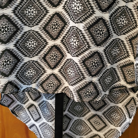 Cato Top - Picture 3 of 4